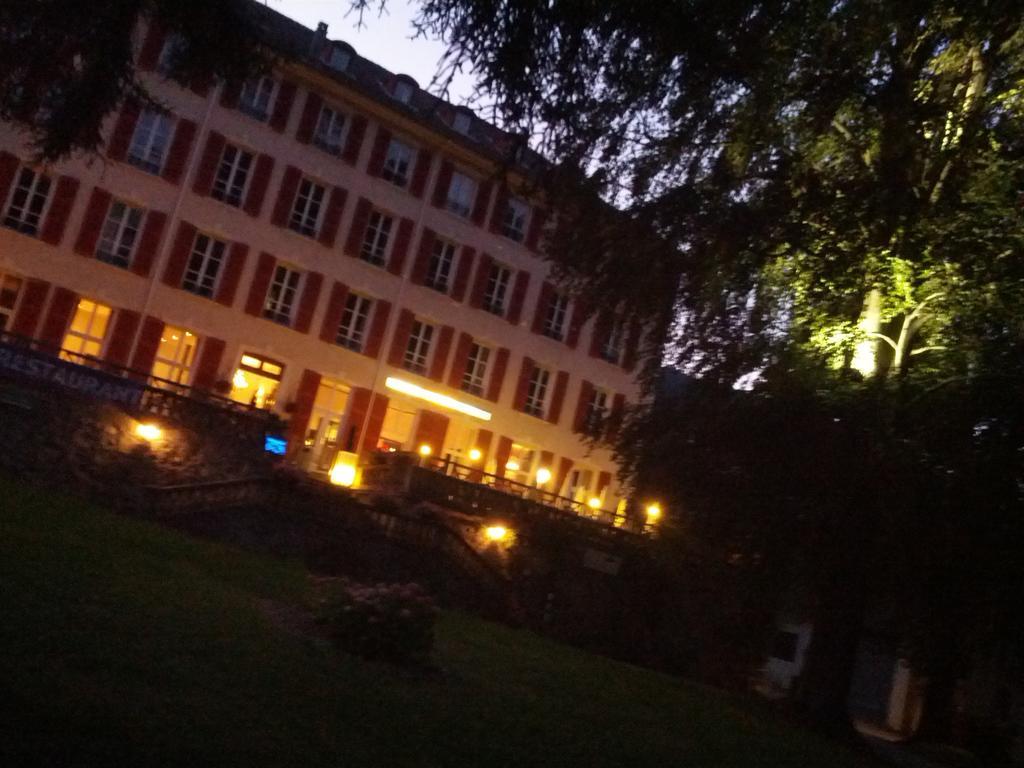 Hotel Homtel Le Parc à Allevard Extérieur photo